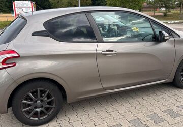 Peugeot 208 82.900 km 5.038 &euro; calw 75365