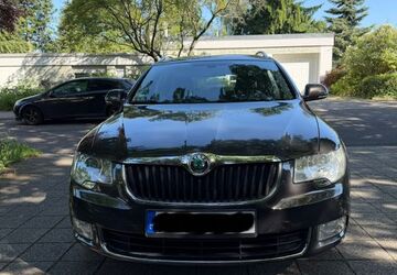 Skoda Superb 110.890 km 8.900 &euro; Karlsruhe 76228