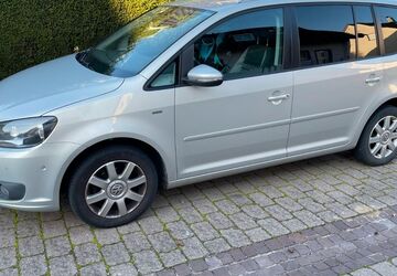 VW Touran 119.000 km 9.300 &euro; Neulingen 75245