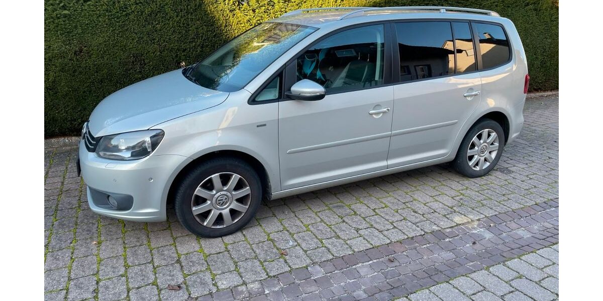 VW Touran 119.000 km 9.300 &euro; Neulingen 75245