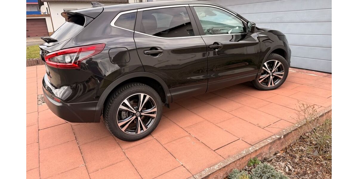 Nissan Qashqai 65.000 km 14.790 &euro; Karlsdorf-Neuthard 76689