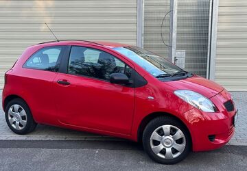 Toyota Yaris 101.000 km 2.600 &euro; Karlsruhe 76131