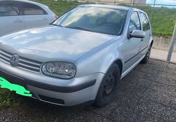 VW Golf 145.798 km 2.750 &euro; Königsbach-Stein 75203