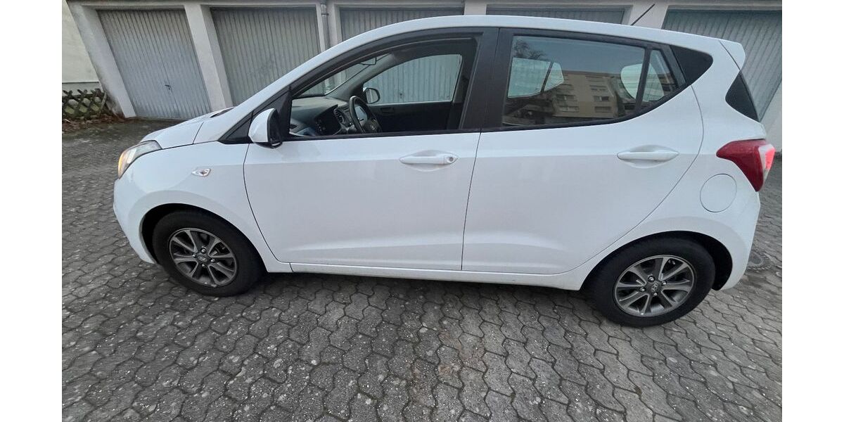 Hyundai i10 26.800 km 8.399 &euro; Stutensee 76297