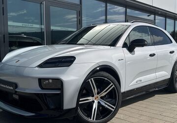 Porsche Macan 9.900 km 126.689 &euro; Ettlingen 76275